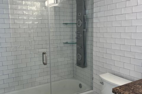 Copropriété à louer à Surfside, Floride: 2 chambres, 95.13 m2 № 1986621 - photo 18