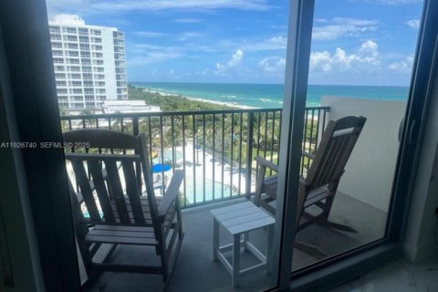 Copropriété à louer à Surfside, Floride: 2 chambres, 95.13 m2 № 1986621 - photo 3