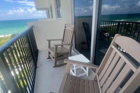 Copropriété à louer à Surfside, Floride: 2 chambres, 95.13 m2 № 1986621 - photo 4