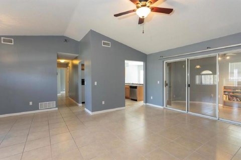 House in Palm Coast, Florida 3 bedrooms, 152.55 sq.m. № 1630100 - photo 5