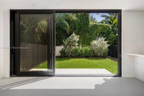 Townhouse in Pinecrest, Florida 4 bedrooms, 265.51 sq.m. № 1948303 - photo 13