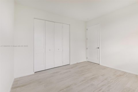 Townhouse in Pinecrest, Florida 4 bedrooms, 265.51 sq.m. № 1948303 - photo 22