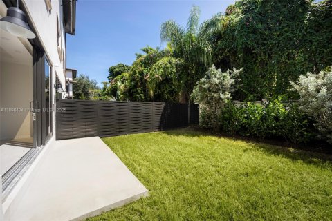 Townhouse in Pinecrest, Florida 4 bedrooms, 265.51 sq.m. № 1948303 - photo 14
