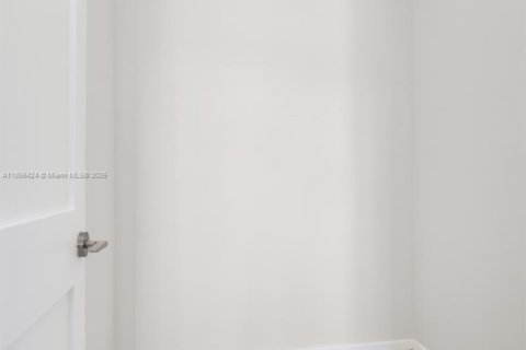 Townhouse in Pinecrest, Florida 4 bedrooms, 265.51 sq.m. № 1948303 - photo 23