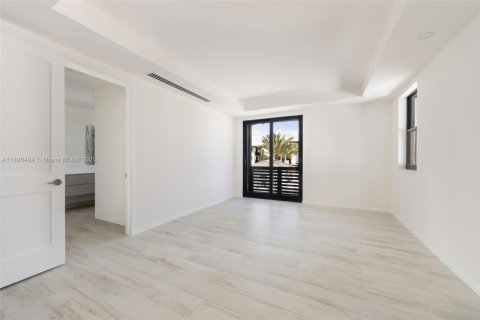 Townhouse in Pinecrest, Florida 4 bedrooms, 265.51 sq.m. № 1948303 - photo 17