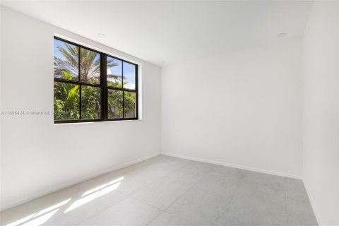 Townhouse in Pinecrest, Florida 4 bedrooms, 265.51 sq.m. № 1948303 - photo 20