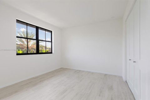 Townhouse in Pinecrest, Florida 4 bedrooms, 265.51 sq.m. № 1948303 - photo 21