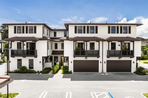 Townhouse in Pinecrest, Florida 4 bedrooms, 265.51 sq.m. № 1948303 - photo 2