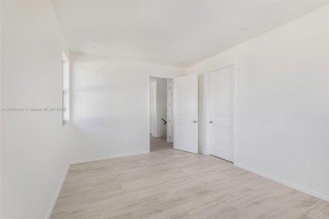 Townhouse in Pinecrest, Florida 4 bedrooms, 265.51 sq.m. № 1948303 - photo 25