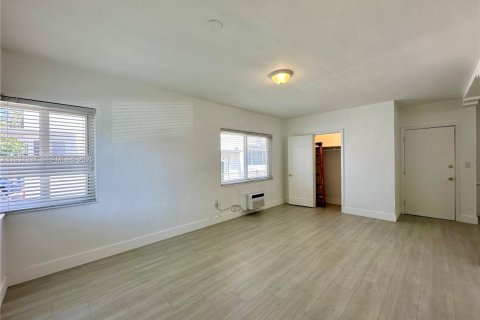 Снять в аренду квартиру в Майами-Бич, Флорида 1 спальня, 74.32м2, № 1992684 - фото 1