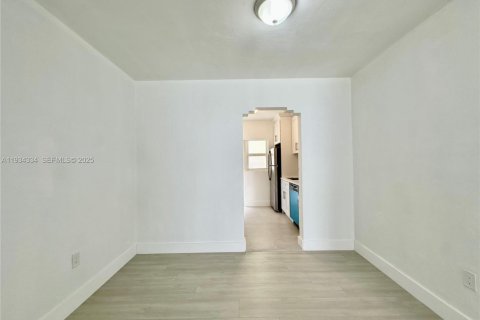 Снять в аренду квартиру в Майами-Бич, Флорида 1 спальня, 74.32м2, № 1992684 - фото 14