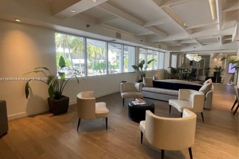 Condo in Miami Beach, Florida, 1 bedroom  № 1955165 - photo 17