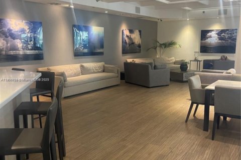 Condo in Miami Beach, Florida, 1 bedroom  № 1955165 - photo 18