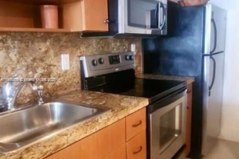 Condo in Miami Beach, Florida, 1 bedroom  № 1955165 - photo 24