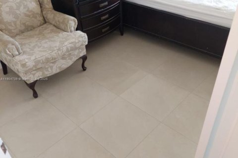 Condo in Miami Beach, Florida, 1 bedroom  № 1955165 - photo 6