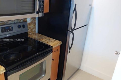 Condo in Miami Beach, Florida, 1 bedroom  № 1955165 - photo 26