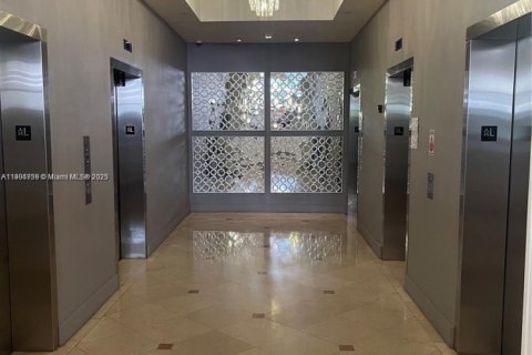 Condo in Miami Beach, Florida, 1 bedroom  № 1955165 - photo 16