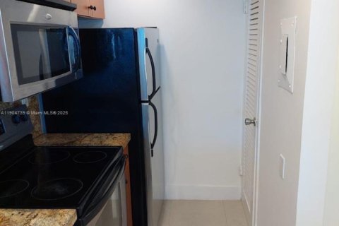Condo in Miami Beach, Florida, 1 bedroom  № 1955165 - photo 8