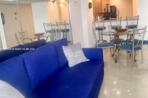 Condo in Miami Beach, Florida, 1 bedroom  № 1955165 - photo 19