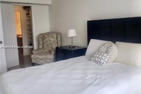 Condo in Miami Beach, Florida, 1 bedroom  № 1955165 - photo 20