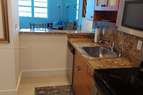Condo in Miami Beach, Florida, 1 bedroom  № 1955165 - photo 14