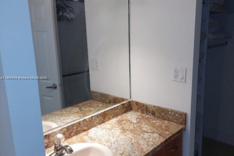 Condo in Miami Beach, Florida, 1 bedroom  № 1955165 - photo 28