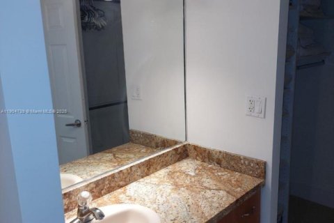 Condo in Miami Beach, Florida, 1 bedroom  № 1955165 - photo 11