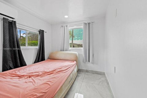 Commercial property in Miami, Florida 107.77 sq.m. № 2088641 - photo 18