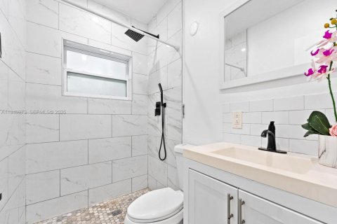 Commercial property in Miami, Florida 107.77 sq.m. № 2088641 - photo 11