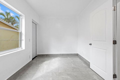 Commercial property in Miami, Florida 107.77 sq.m. № 2088641 - photo 15