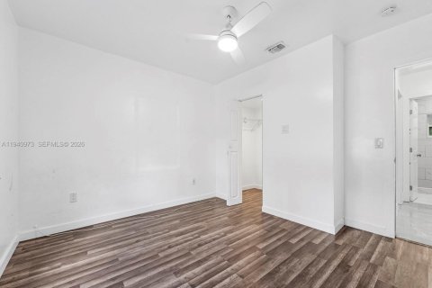 Commercial property in Miami, Florida 107.77 sq.m. № 2088641 - photo 9