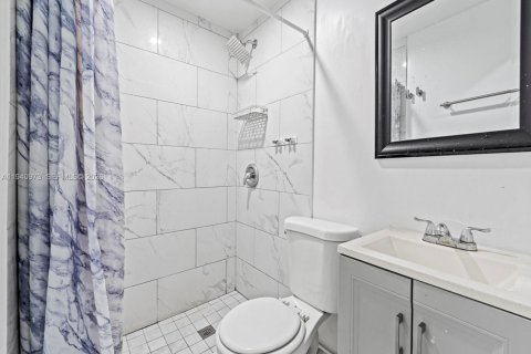 Commercial property in Miami, Florida 107.77 sq.m. № 2088641 - photo 19