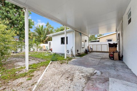 Commercial property in Miami, Florida 107.77 sq.m. № 2088641 - photo 20