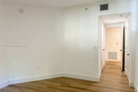 Condominio en venta en Miramar, Florida, 3 dormitorios, 107.77 m2 № 1964860 - foto 9