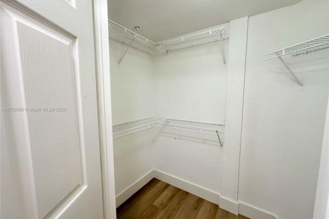 Condominio en venta en Miramar, Florida, 3 dormitorios, 107.77 m2 № 1964860 - foto 11