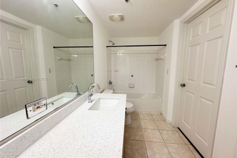 Condominio en venta en Miramar, Florida, 3 dormitorios, 107.77 m2 № 1964860 - foto 12