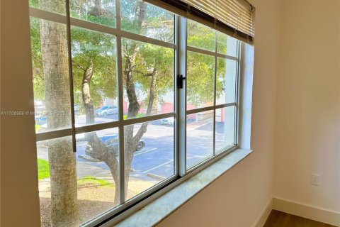 Condominio en venta en Miramar, Florida, 3 dormitorios, 107.77 m2 № 1964860 - foto 10