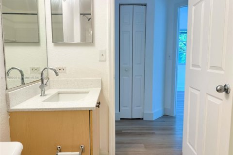 Condominio en venta en Miramar, Florida, 3 dormitorios, 107.77 m2 № 1964860 - foto 24