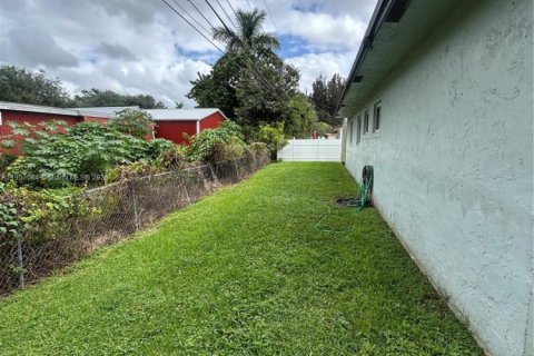 Снять в аренду виллу или дом в Дейви, Флорида 3 спальни, 308.44м2, № 1955525 - фото 14