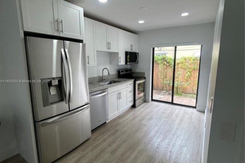 Снять в аренду виллу или дом в Дейви, Флорида 3 спальни, 308.44м2, № 1955525 - фото 4