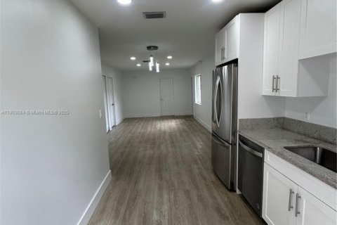 Снять в аренду виллу или дом в Дейви, Флорида 3 спальни, 308.44м2, № 1955525 - фото 3