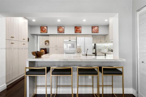 Villa ou maison à vendre à Miami, Floride: 4 chambres, 186.83 m2 № 2025471 - photo 12