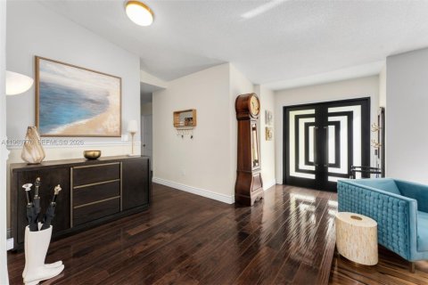 Villa ou maison à vendre à Miami, Floride: 4 chambres, 186.83 m2 № 2025471 - photo 5