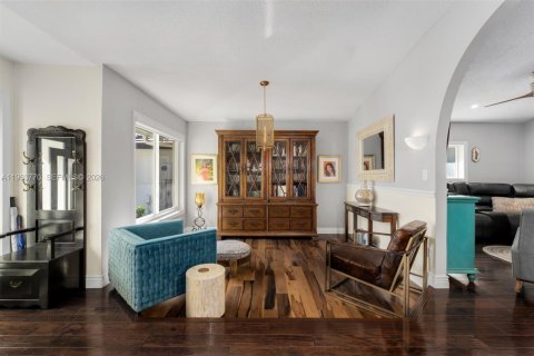 Villa ou maison à vendre à Miami, Floride: 4 chambres, 186.83 m2 № 2025471 - photo 8