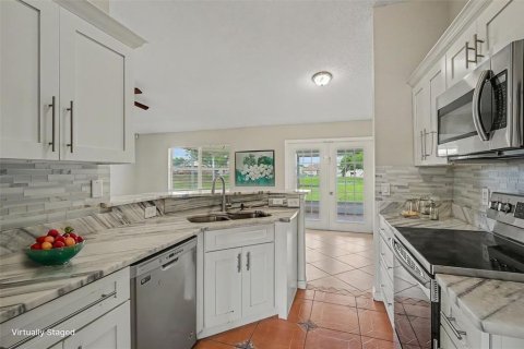 Villa ou maison à vendre à Kissimmee, Floride: 3 chambres, 137.31 m2 № 2197057 - photo 10