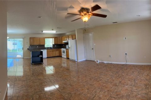 House in Sebring, Florida 2 bedrooms, 133.04 sq.m. № 2289945 - photo 8