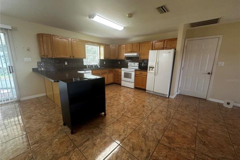 House in Sebring, Florida 2 bedrooms, 133.04 sq.m. № 2289945 - photo 4