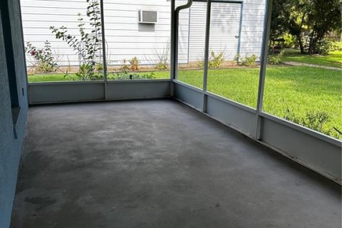 House in Sebring, Florida 2 bedrooms, 133.04 sq.m. № 2289945 - photo 16
