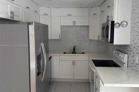 Touwnhouse à louer à Miami, Floride: 3 chambres, 138.42 m2 № 2003850 - photo 12