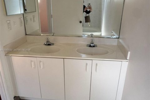 Touwnhouse à louer à Miami, Floride: 3 chambres, 138.42 m2 № 2003850 - photo 3